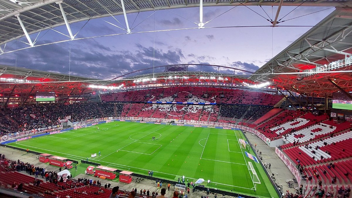 Red Bull Arena: Huyền Thoại Tái Sinh Từ Zentralstadion