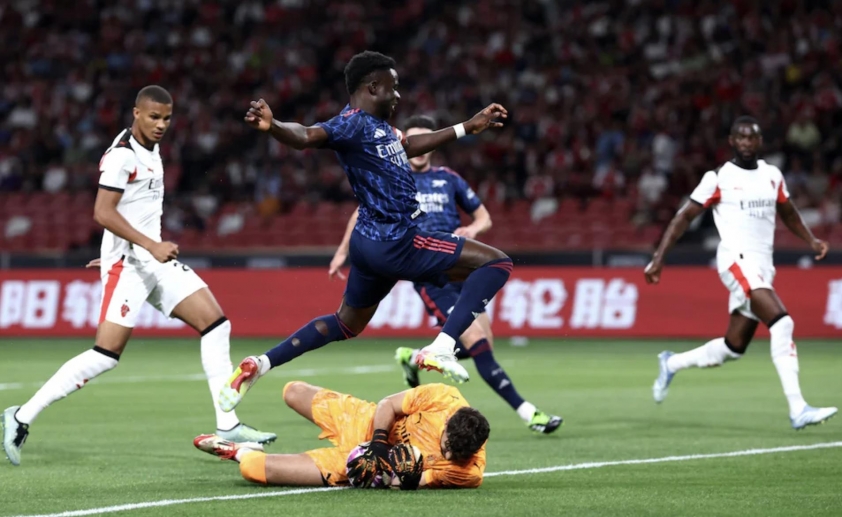 Bukayo Saka ghi bàn thắng duy nhất cho Arsenal